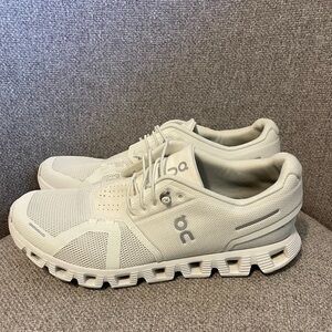 ON CLOUD- Cloud 5 Waterproof white , size 9.5